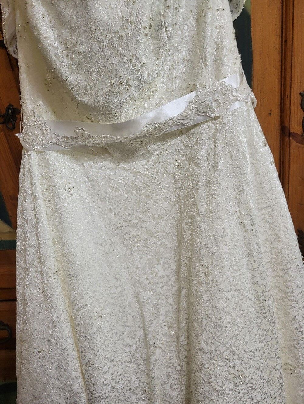 David's Bridal Lace A-Line Wedding Dress With Delicate Cap Sleeves Top - Picture 3 of 10